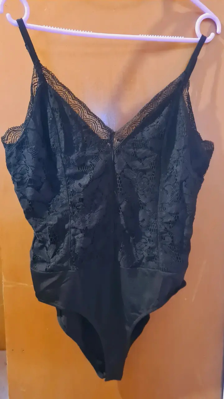 Body de encaje negro elegante - 1