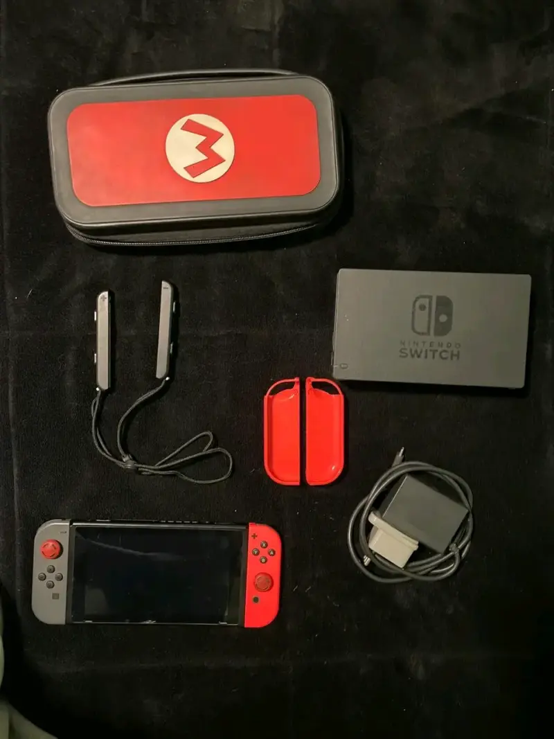 Nintendo Switch con accesorios y estuche Mario - 1