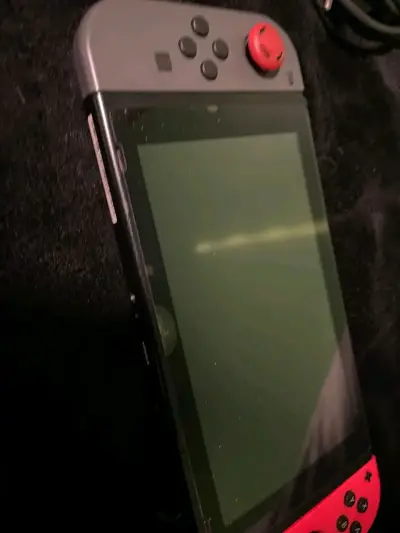 Nintendo Switch con accesorios y estuche Mario - miniatura 2