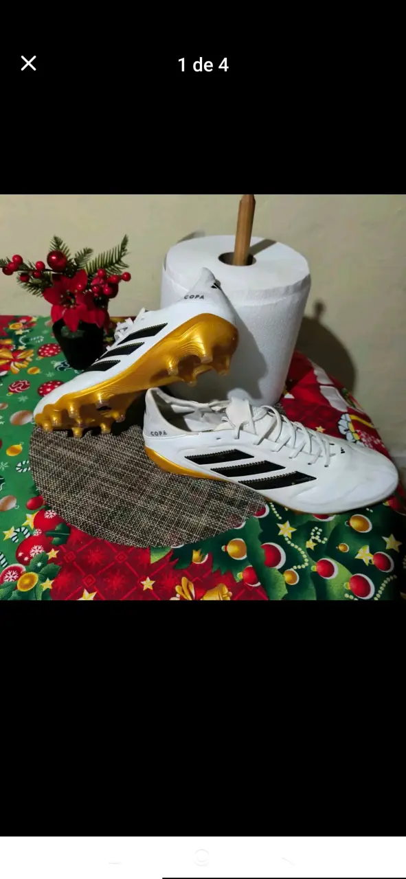 Botines de fútbol Adidas Copa blancos y dorados