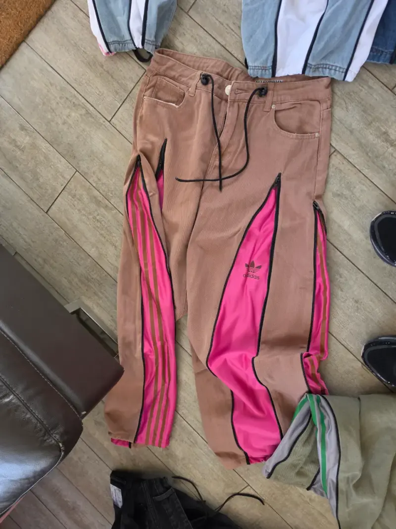 Pantalones logo adidas con cremalleras laterales