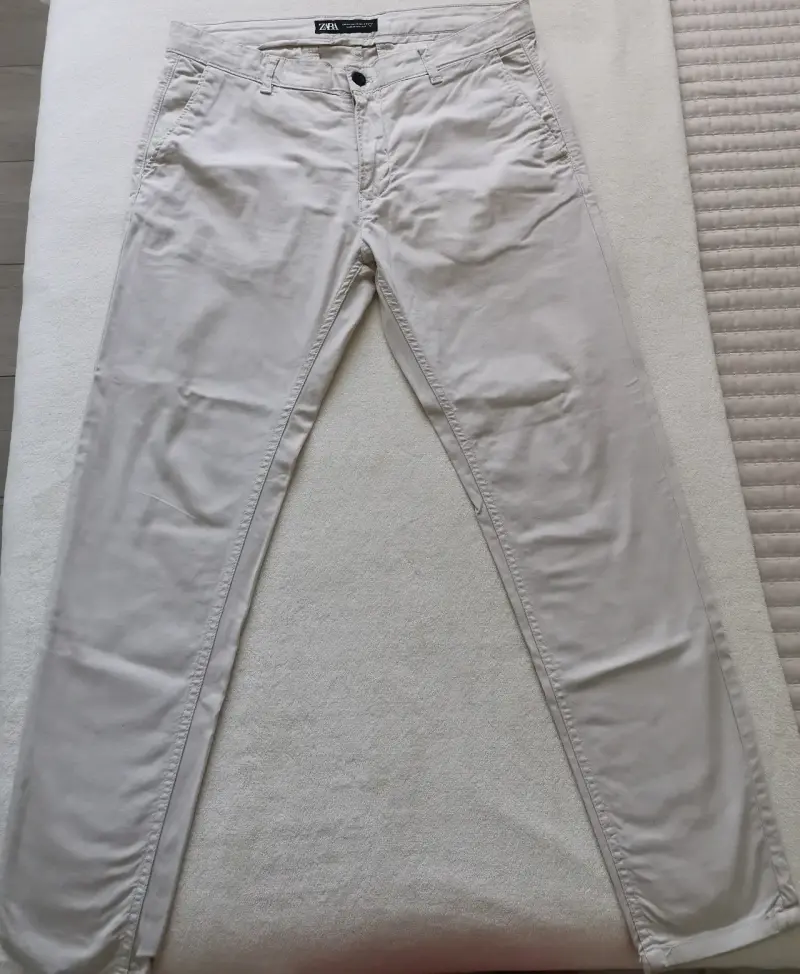 Pantalones beige Zara para hombre