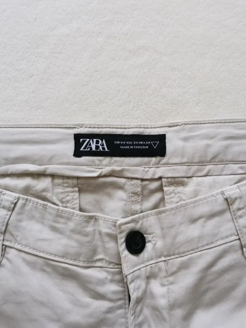 Pantalones beige Zara para hombre - 2