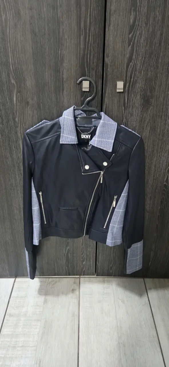 Chaqueta de cuero DKNY negra