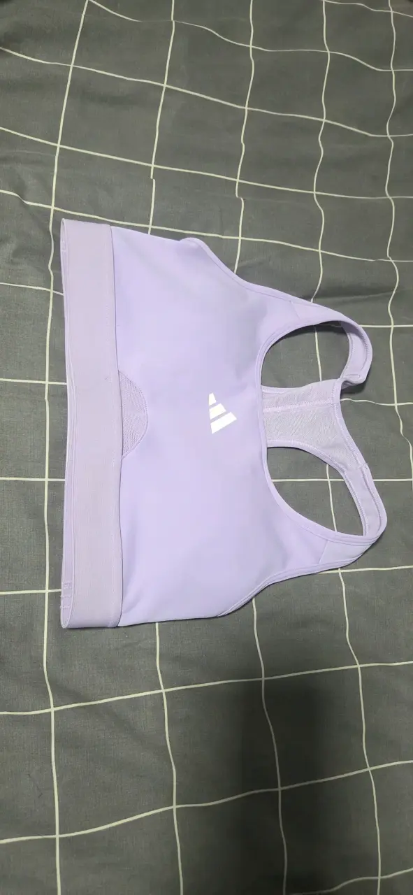 Top deportivo lila adidas