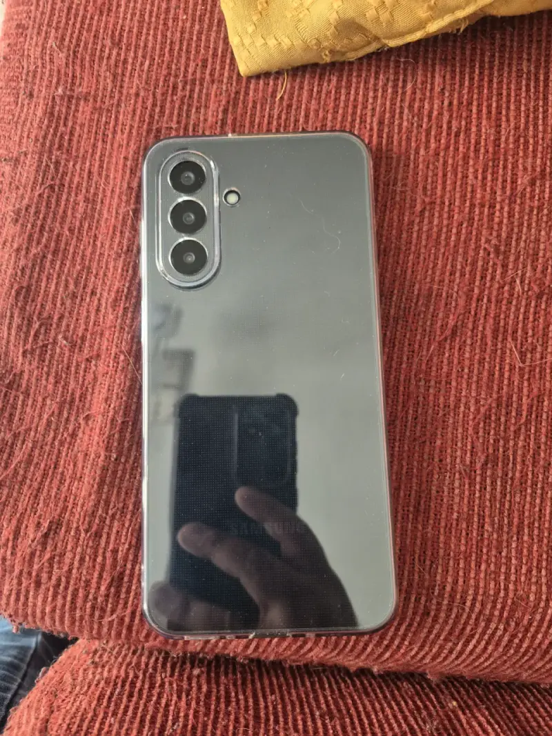 Smartphone Samsung con triple cámara trasera - 1