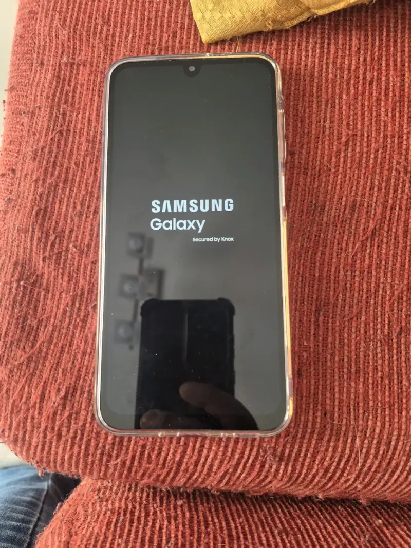 Smartphone Samsung con triple cámara trasera - 2