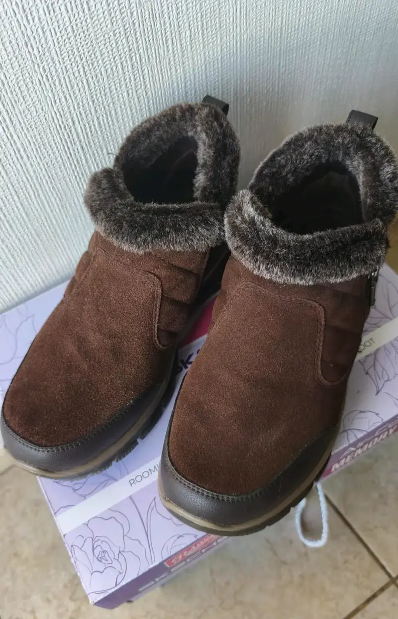 Botines Skechers marrones con forro de felpa - 2