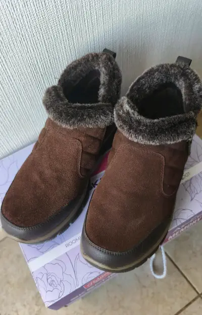 Botines Skechers marrones con forro de felpa - miniatura 2