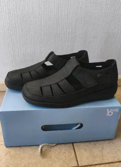 Zapatos de cuero negro 16 HRS cómodos - miniatura 1