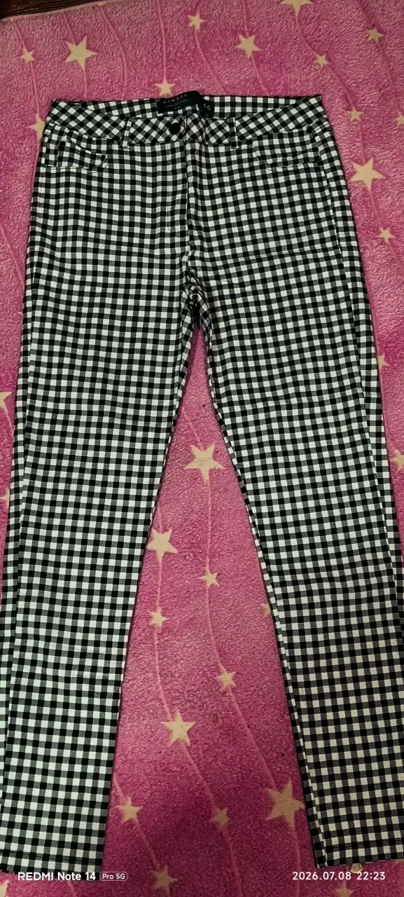 Pantalones a cuadros blanco y negro para mujer - 1
