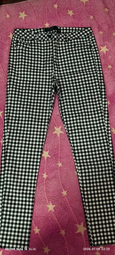 Pantalones a cuadros blanco y negro para mujer - miniatura 1