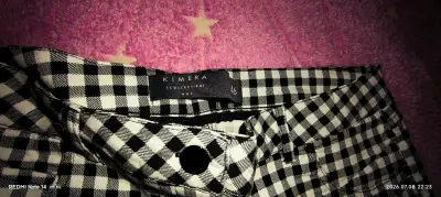 Pantalones a cuadros blanco y negro para mujer - miniatura 3