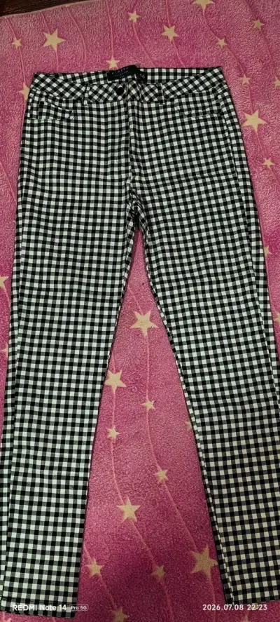 Pantalones a cuadros blanco y negro para mujer - miniatura 4