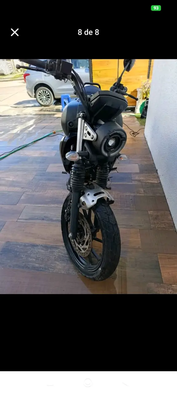 Motocicleta deportiva negra en buen estado - 1