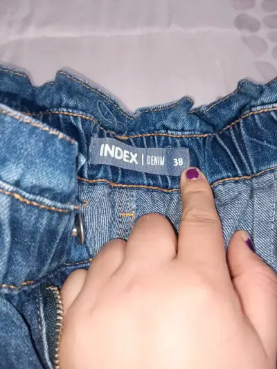 Jeans de mezclilla azul para mujer - miniatura 2