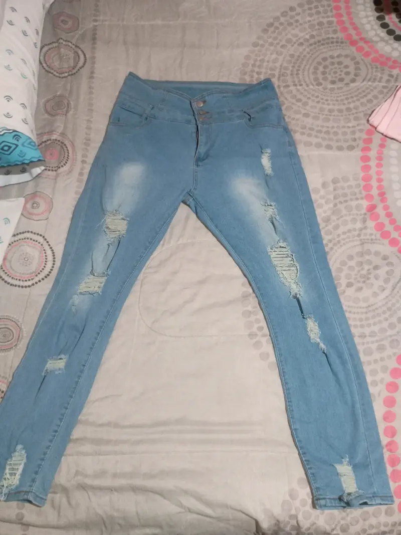 Jeans celestes desgastados para mujer - 1