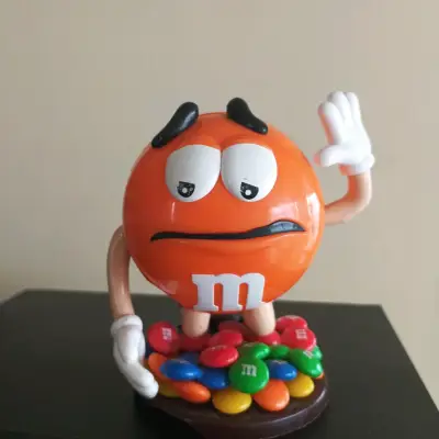 Figura coleccionable M&M's naranja - miniatura 1