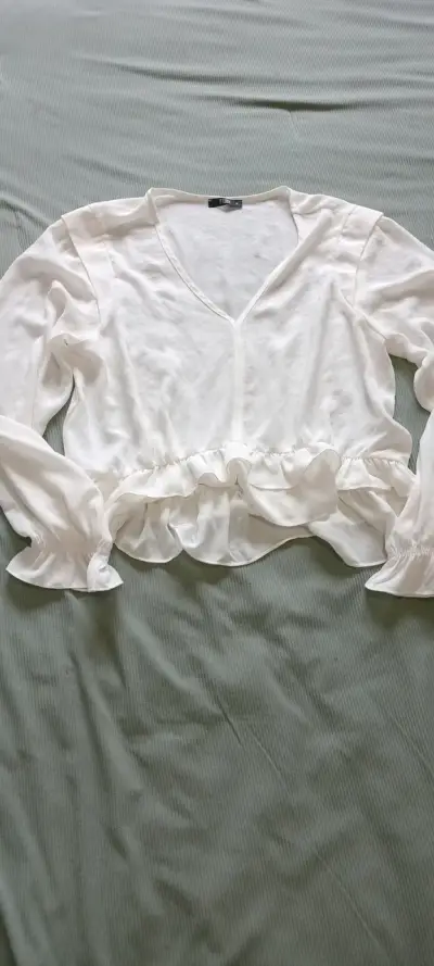 Blusa blanca con volantes IT Look - miniatura 2