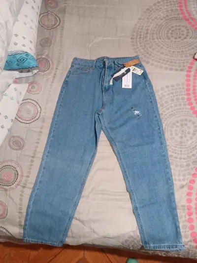 Jeans mom fit azul claro con etiqueta - miniatura 1