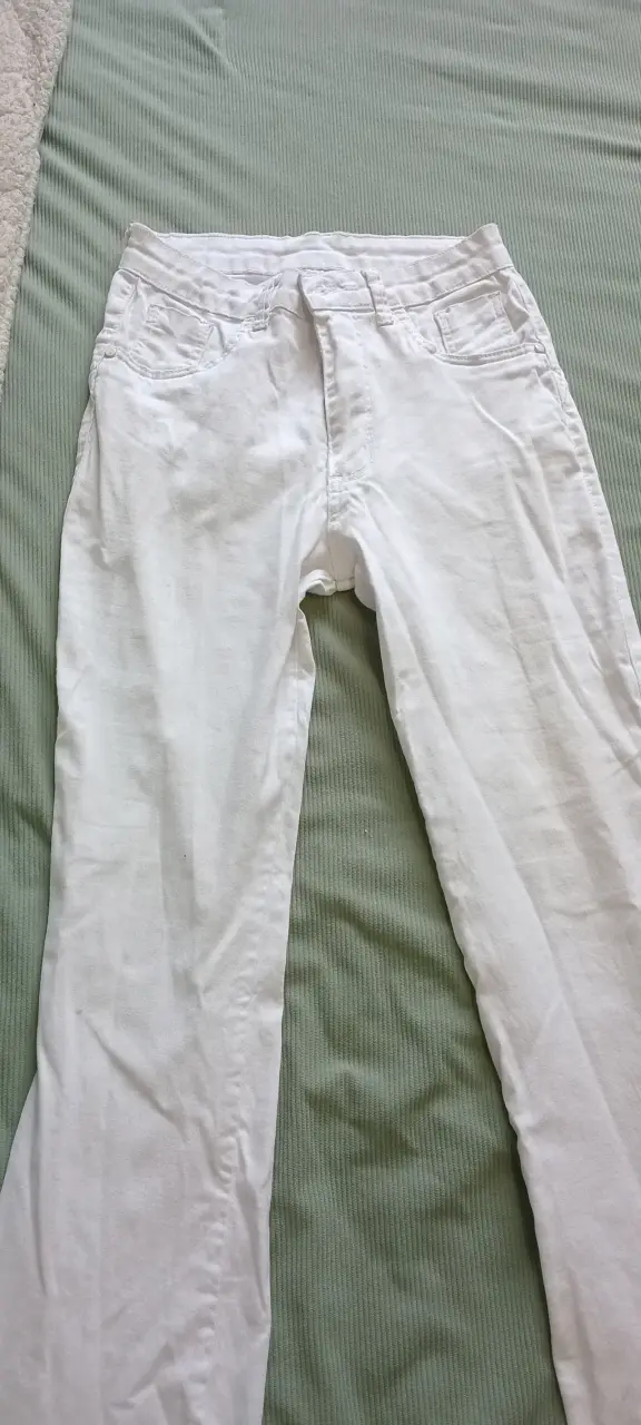 Pantalones blancos de mezclilla para mujer
