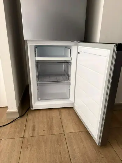 Refrigerador Midea de dos puertas - miniatura 2
