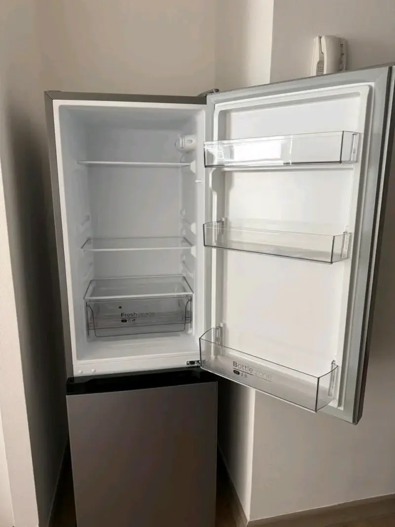 Refrigerador Midea de dos puertas - 3