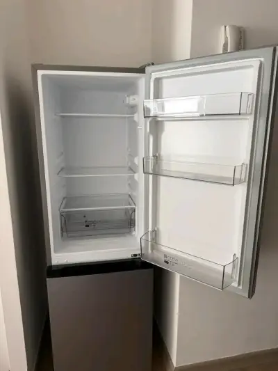 Refrigerador Midea de dos puertas - miniatura 3