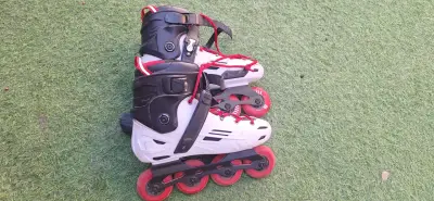 Patines en línea blancos y negros - miniatura 2