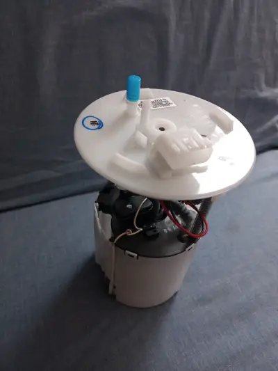 Bomba de combustible para automóvil - miniatura 1