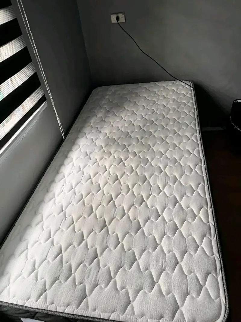 Cama europea marca  Rosen Wave en excelente estado - 2