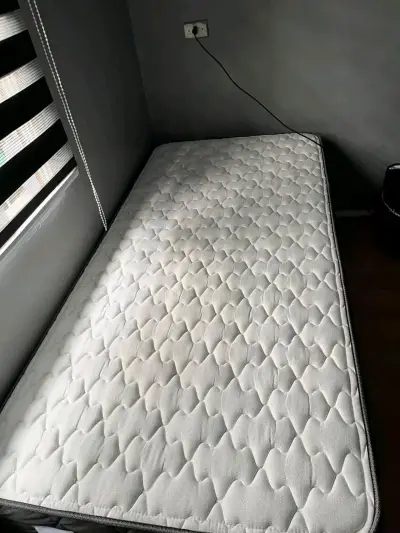 Cama europea marca  Rosen Wave en excelente estado - miniatura 2