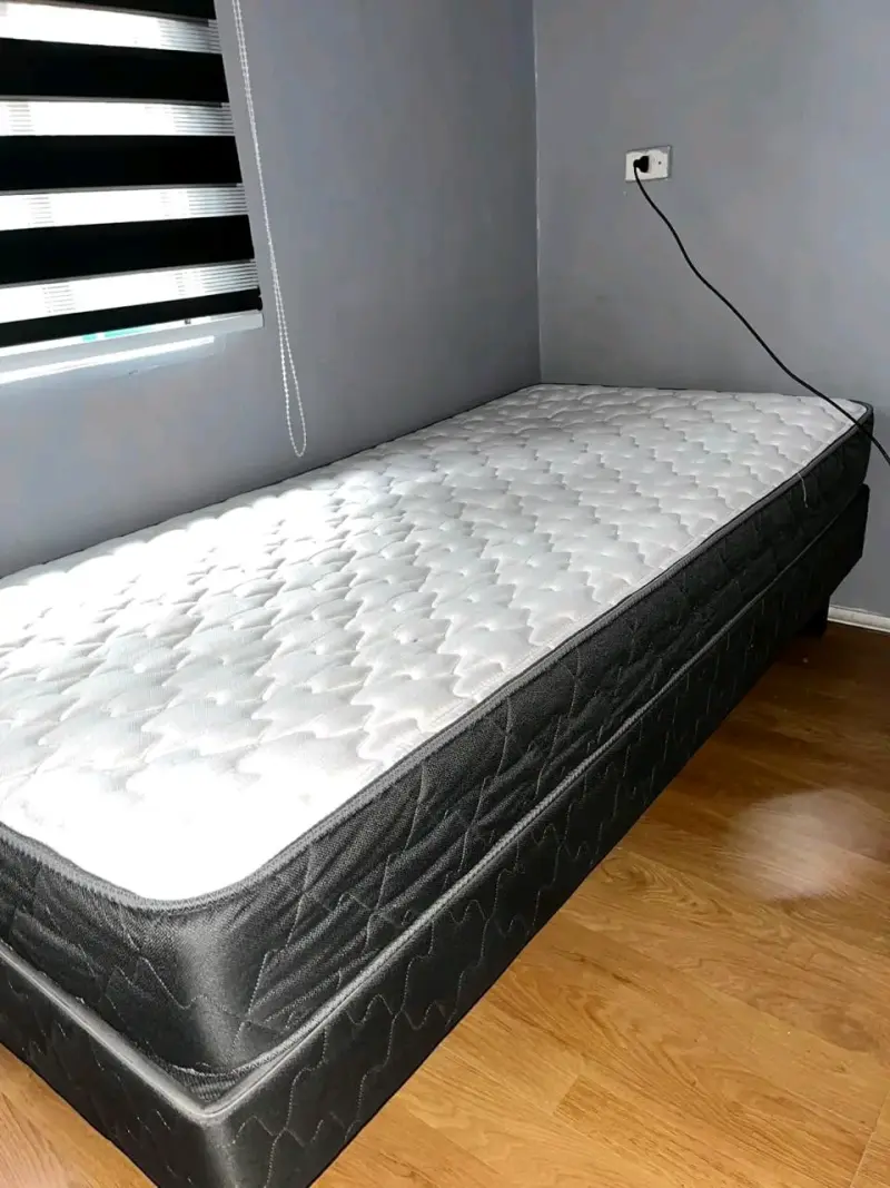Cama europea marca  Rosen Wave en excelente estado - 3