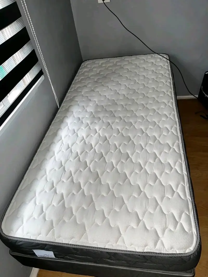 Cama europea marca  Rosen Wave en excelente estado - 4