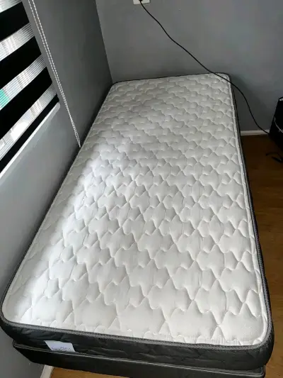 Cama europea marca  Rosen Wave en excelente estado - miniatura 4