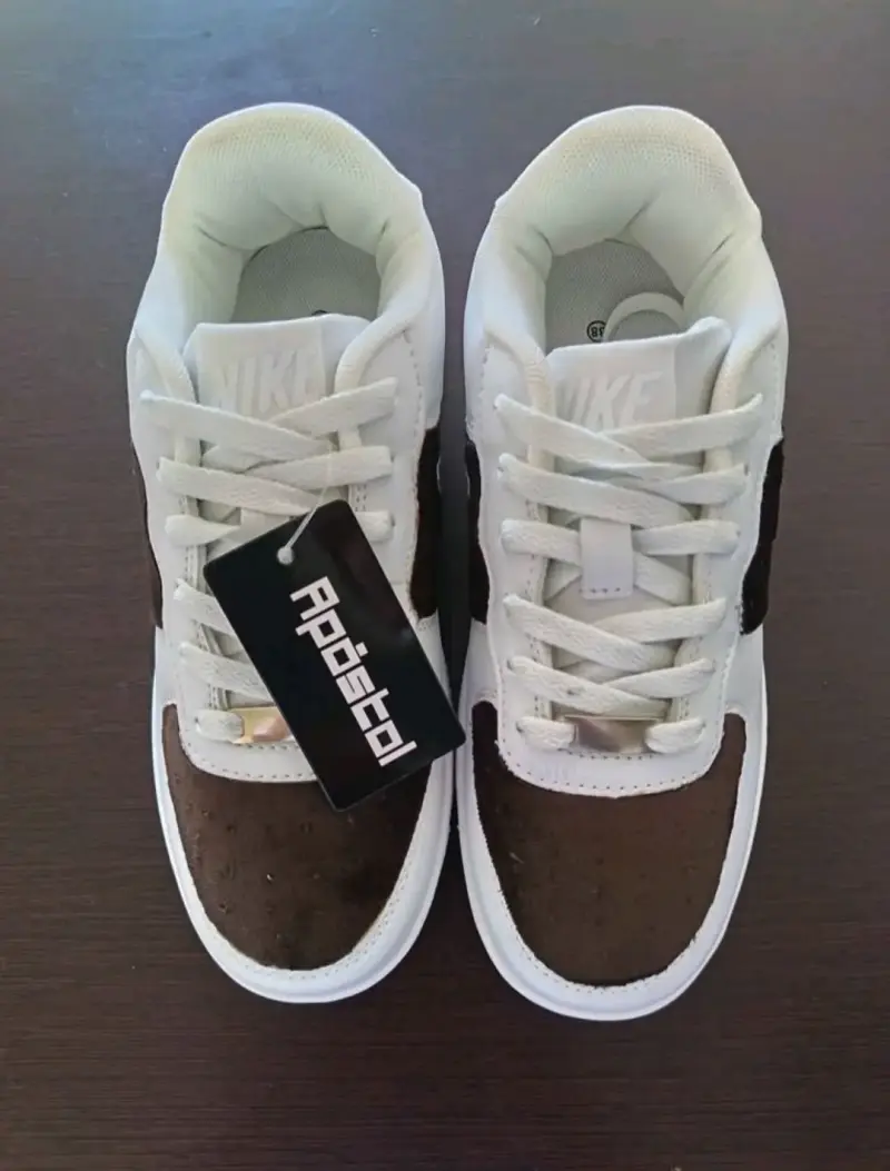 Zapatillas Nike blancas y marrones nuevas - 4