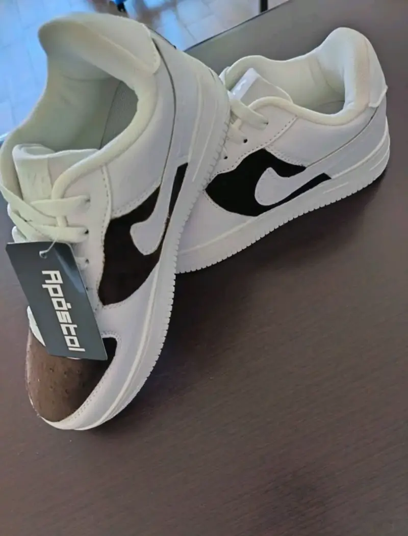 Zapatillas Nike blancas y marrones nuevas - 5