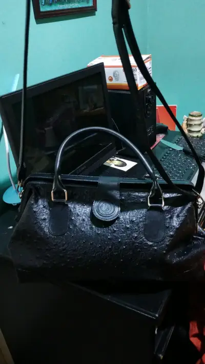 Bolso de ecocuero negro - miniatura 4