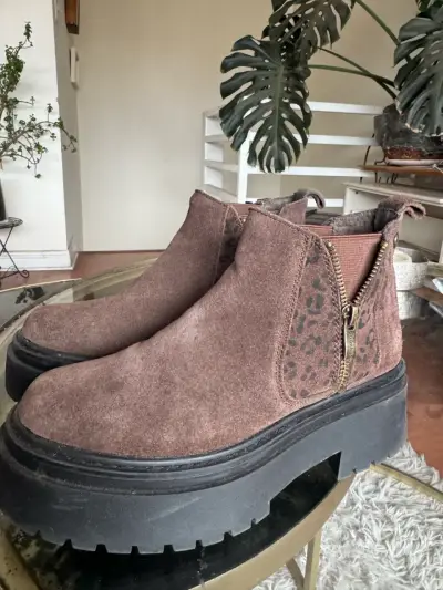 Botines de gamuza marrón con cierre lateral - miniatura 2