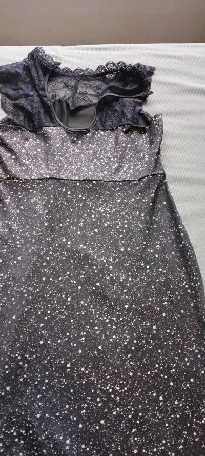 Vestido largo negro con brillo elegante - miniatura 4
