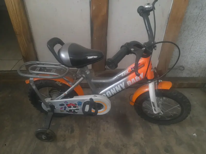 Bicicleta infantil Bonny Baby con ruedas de apoyo