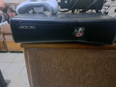 Consola Xbox 360 con control incluido - miniatura 1
