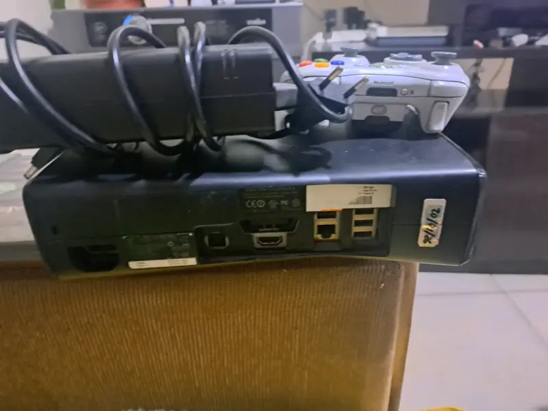 Consola Xbox 360 con control incluido - 2