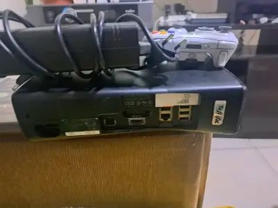 Consola Xbox 360 con control incluido - miniatura 2