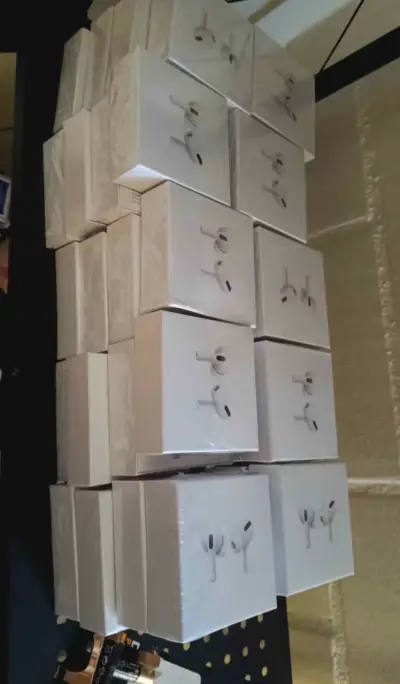 AirPods nuevos en caja - miniatura 2