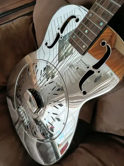 Guitarra metalica con resonador - miniatura 2