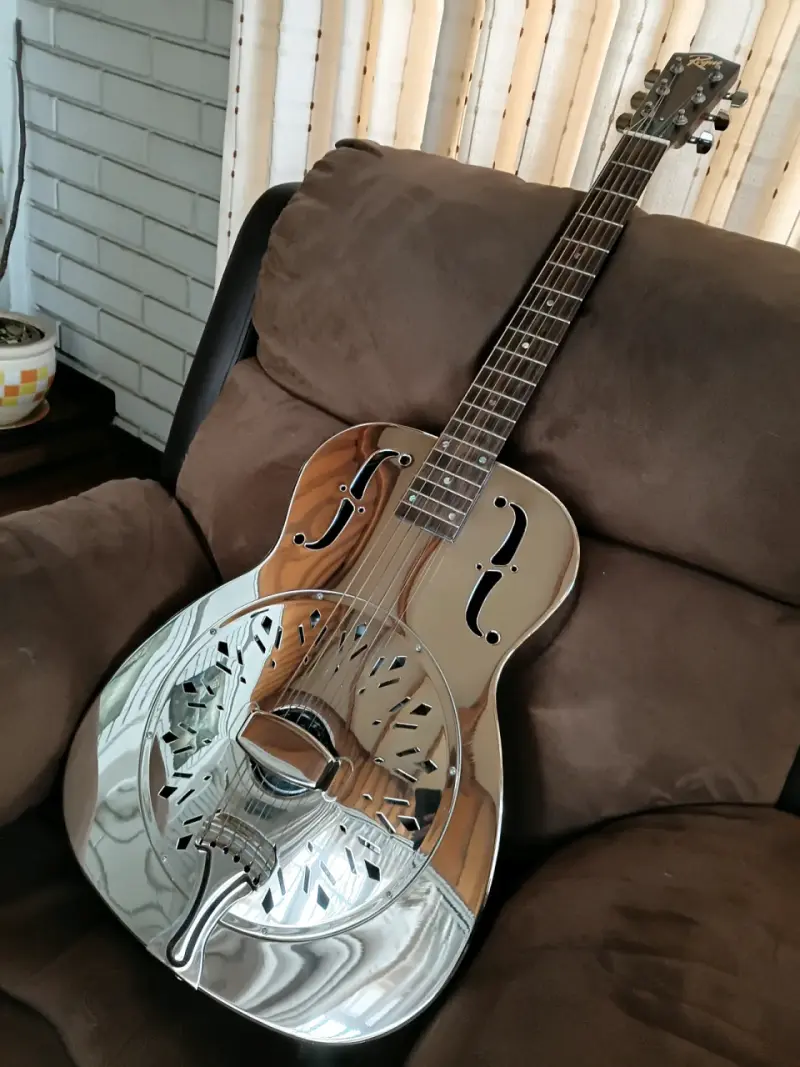 Guitarra metalica con resonador - 4