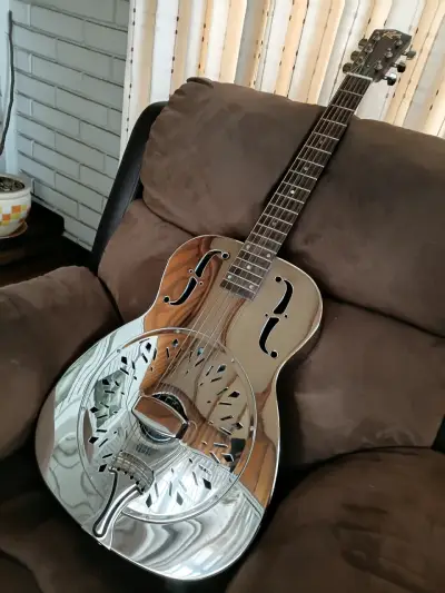 Guitarra metalica con resonador - miniatura 4