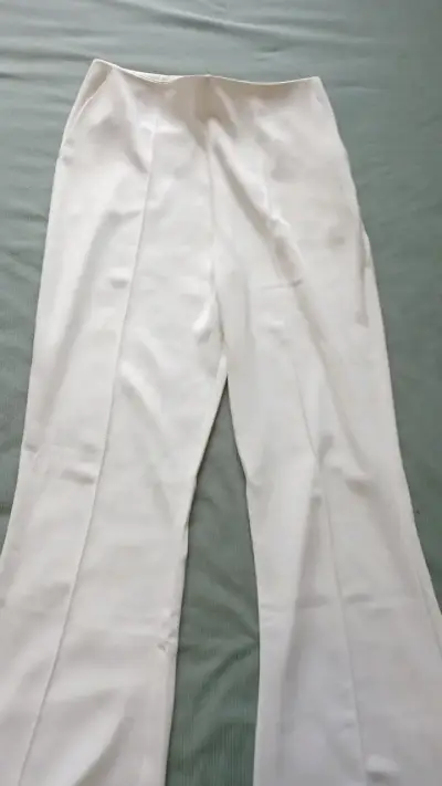 Pantalones blancos elegantes para mujer - miniatura 1