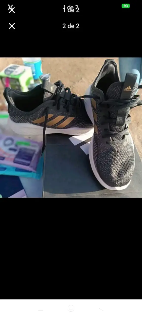Zapatillas deportivas Adidas negras y doradas - 1